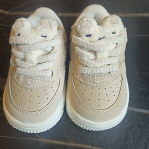 Size 5C Nike Kids Baby Beige Plush-Lined Sneakers  NWOB